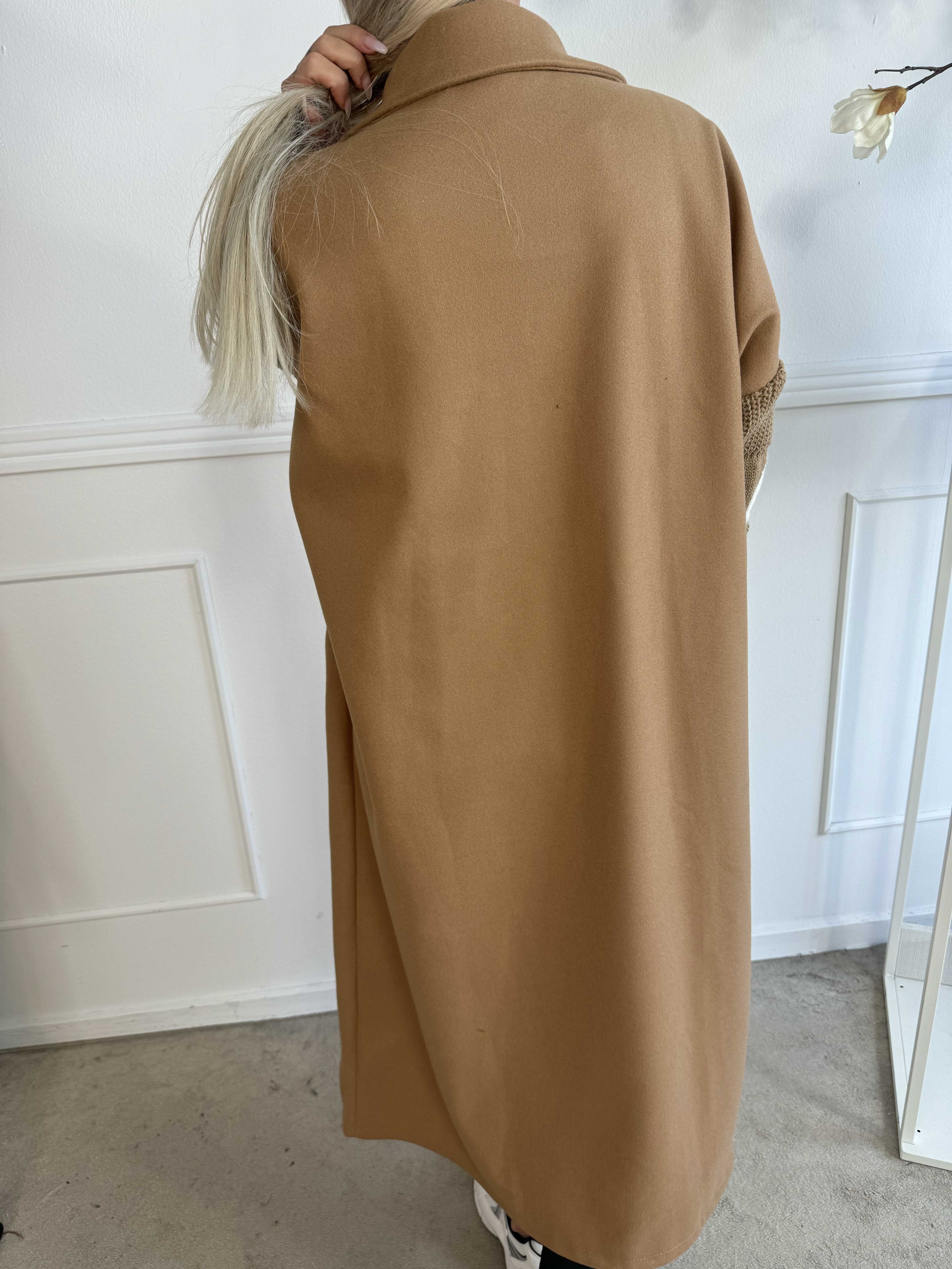 Debbie - Fin frakke med strikærmer